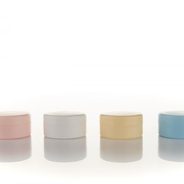 10 ml plastični lonček s pokrovčkom